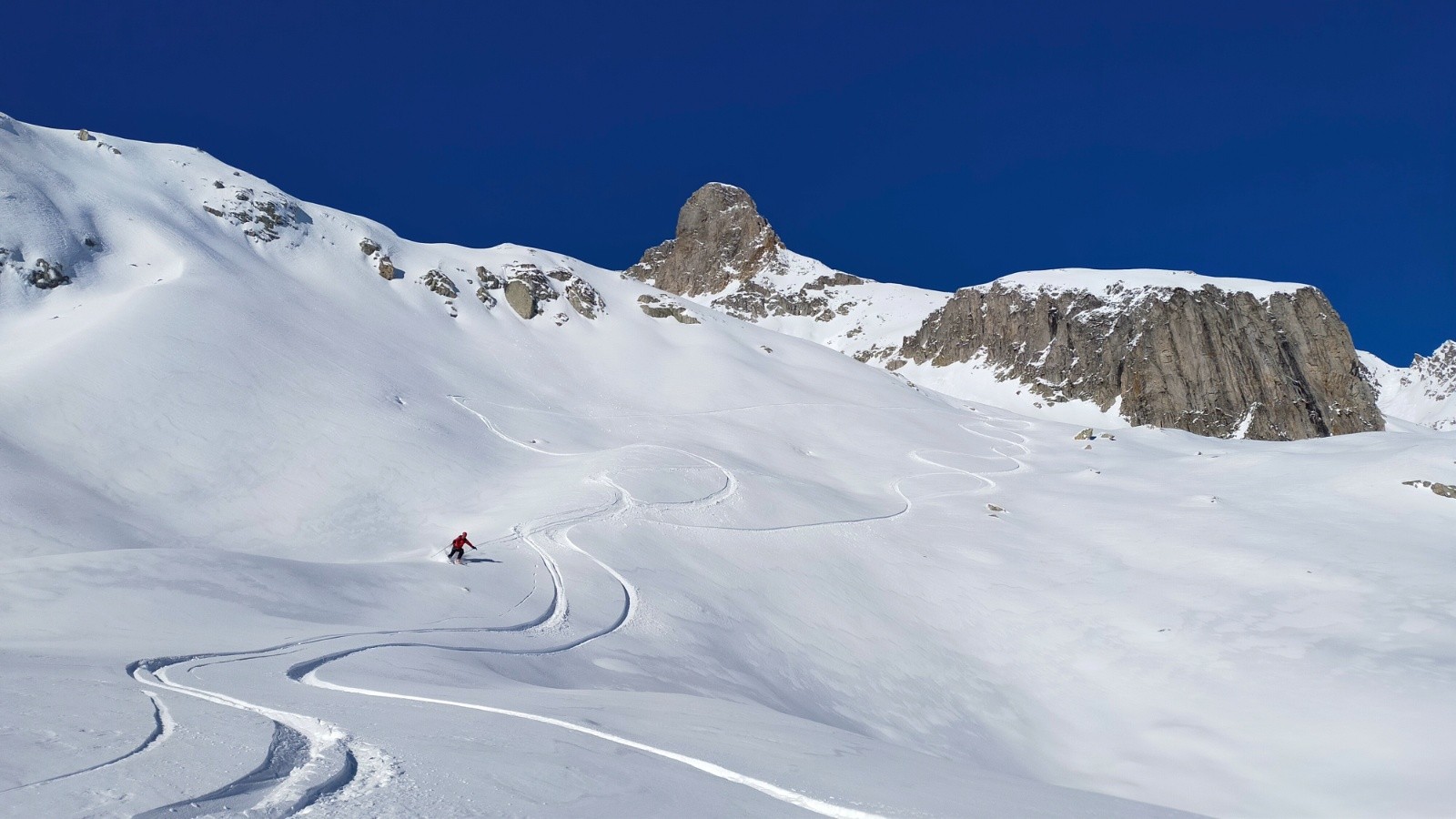 &nbsp;Trop vite en bas, il va falloir repeauter pour remonter au col de la Madeleine et rejoindre St François Longchamp&nbsp;