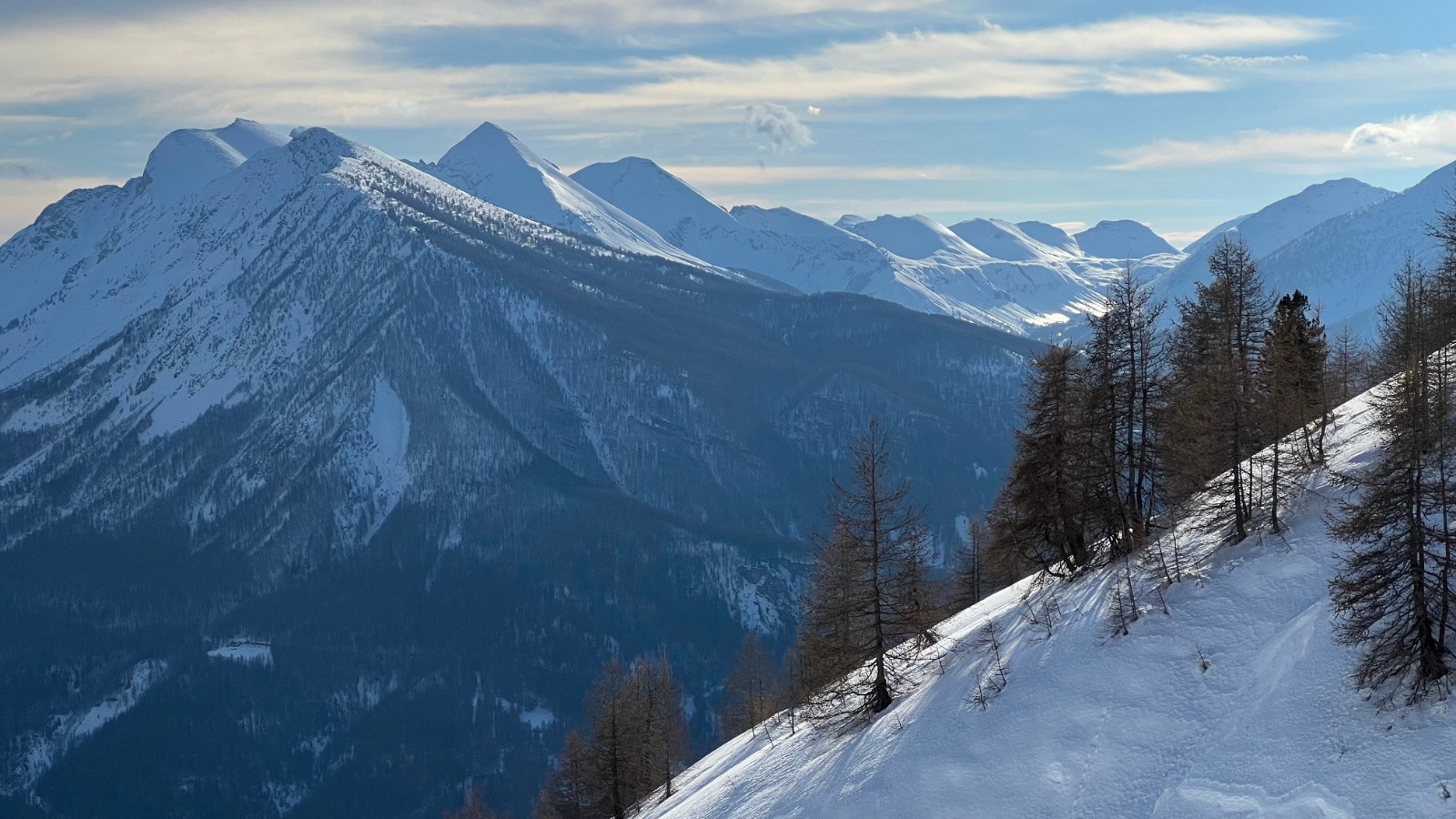 Les sommets de la Lance bien enneigés