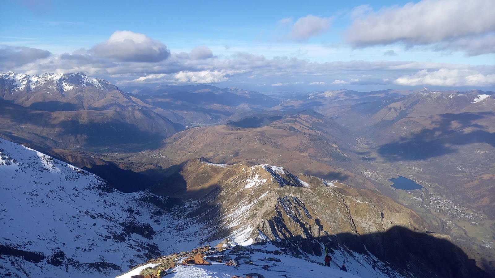 #1 Vallees d Vallees d'Aure et du Louron du sommet (avec une cordée sortant de l'arête Nord)