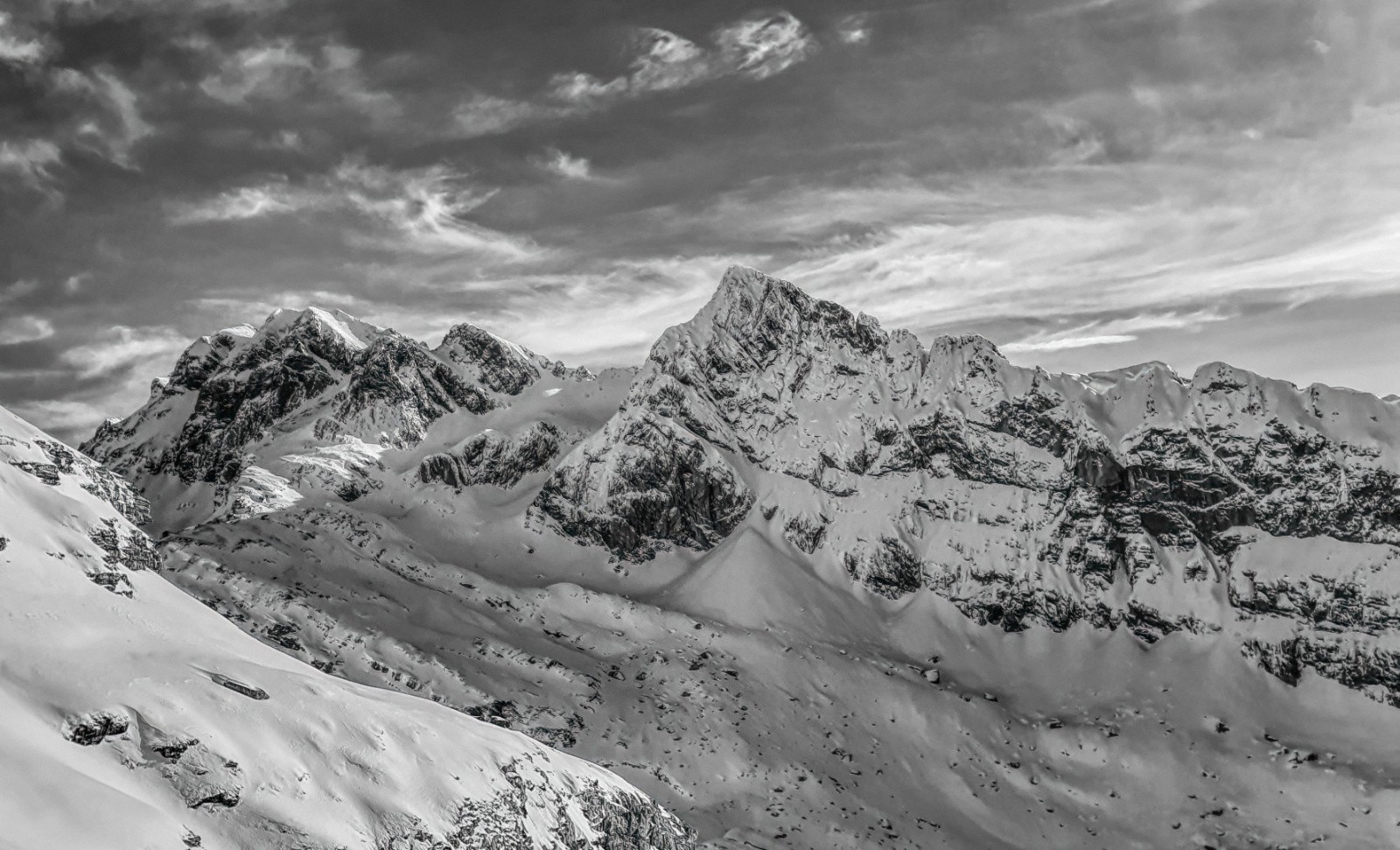 Le vallon de Bostan et ses sommets 