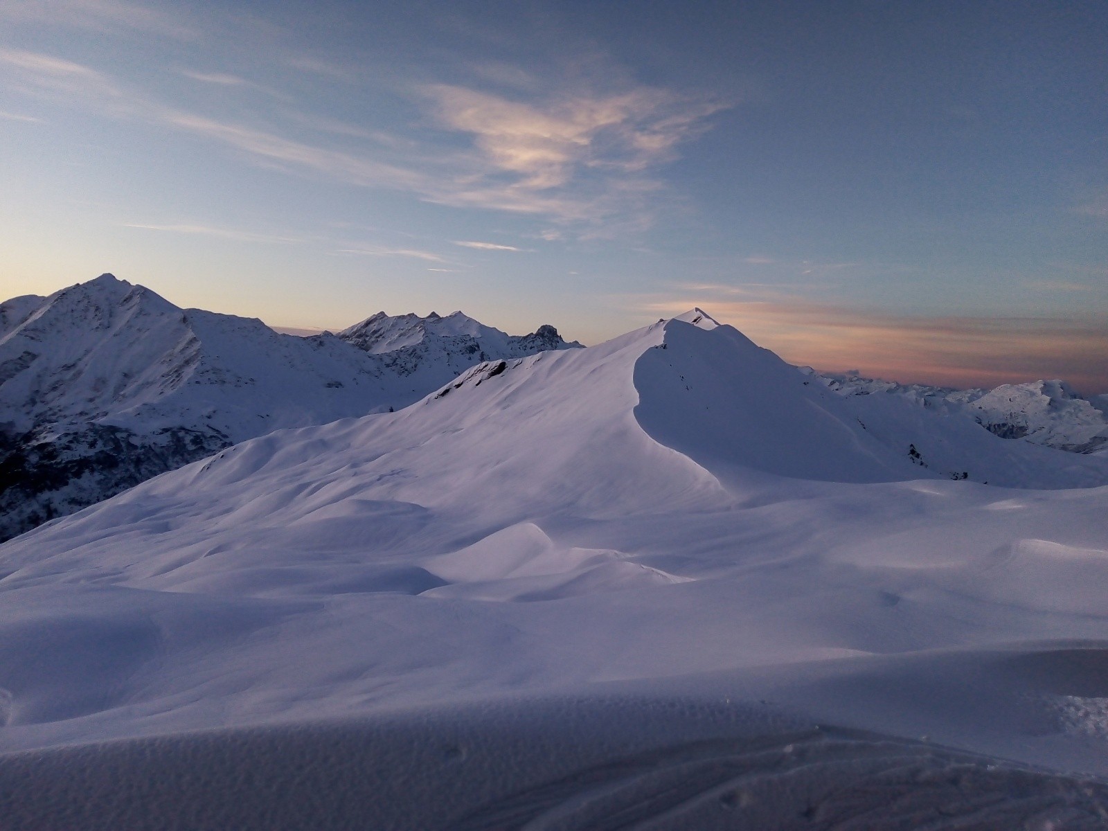 Lever du Soleil sur l'esthétique Crêtes des Gittes