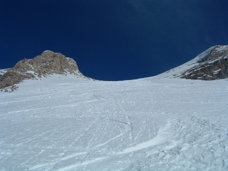Raidillon d'accès au sommet : Partie bien raide mais la neige "de bonne consistance" nous rend la tache aisée.