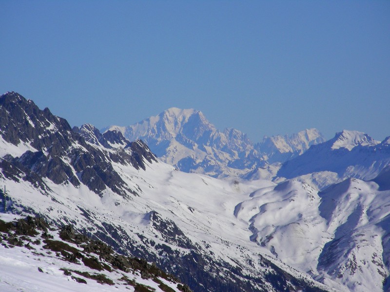 Massif du Mont Blanc : Le Mont Blanc et, à droite, les grandes jorasses. Le temps était très clair aujourd'hui, on voyait même les sommets du massif central!