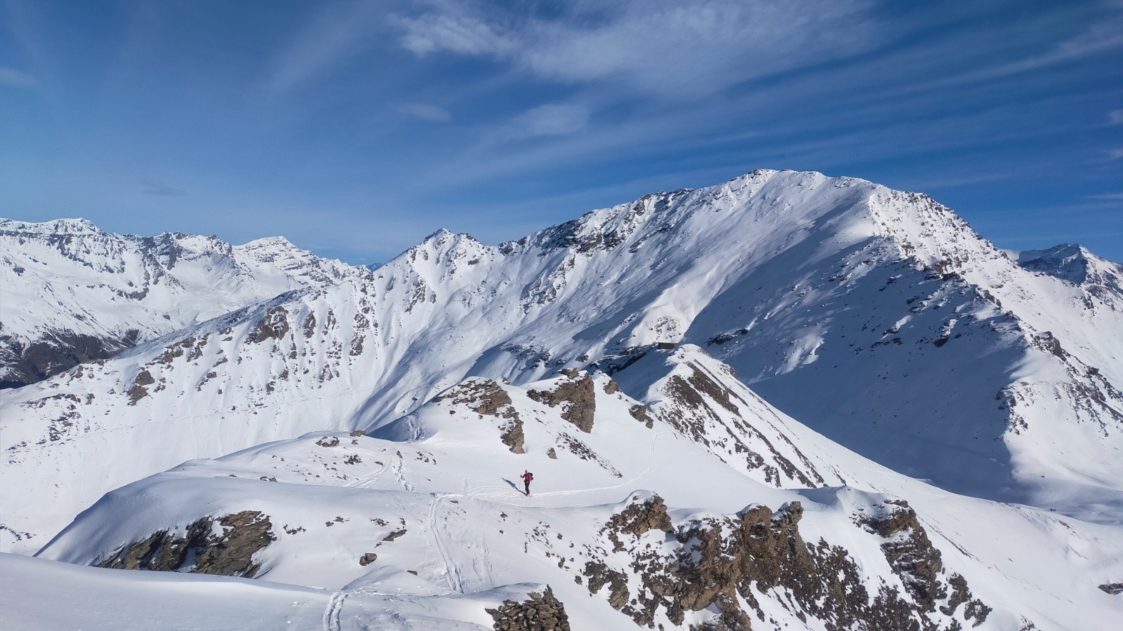 #7 Vue du sommet, la crête finale, signal du Petit Mt Cenis derrière avec la pointe de Cugne sur sa gauche Vue du sommet, la crête finale, signal du Petit Mt Cenis derrière avec la pointe de Cugne sur sa gauche