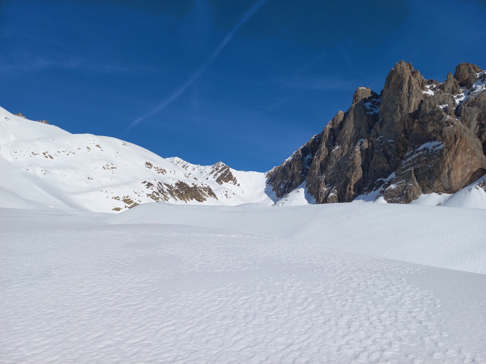 au loin, le col de la Casse Blanche&nbsp;