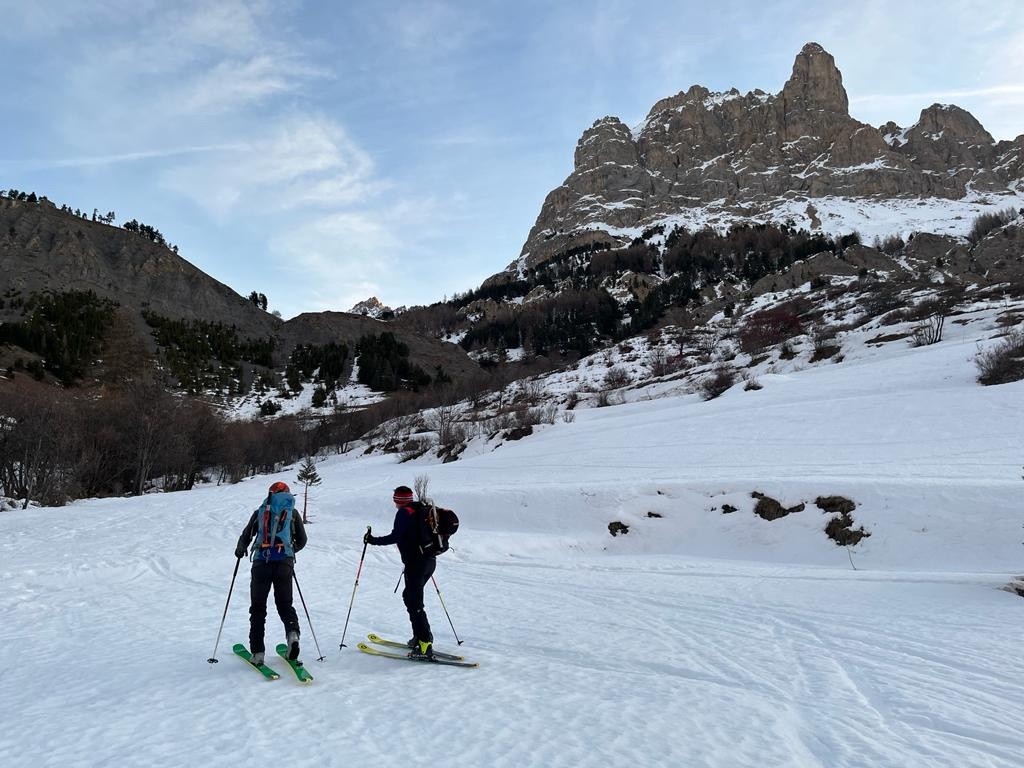 départ du Lauzet sur fond d'Aiguillette