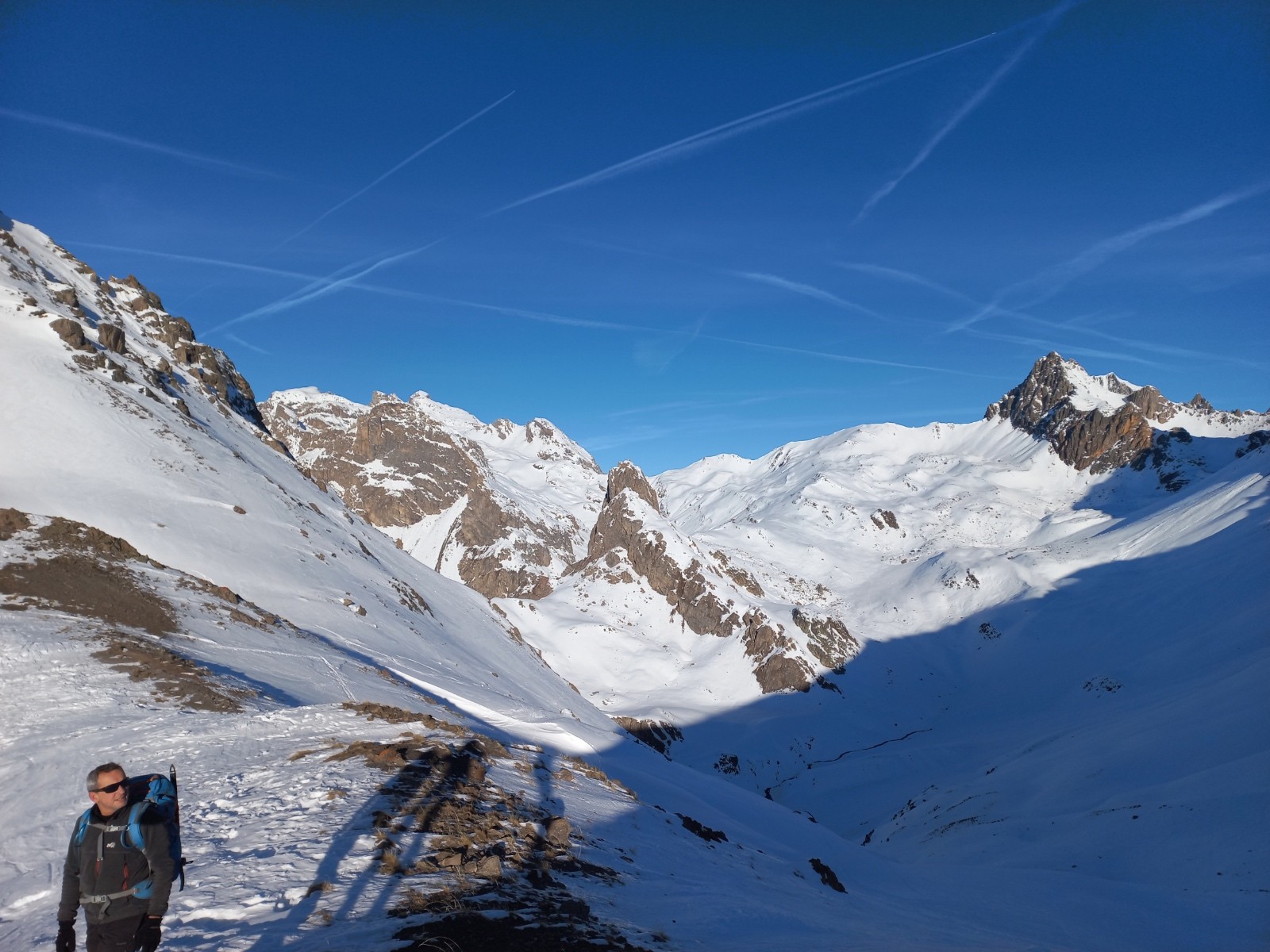 depuis le col de l'aiguillette, le pic de la Moulinère à droite puis les cr^tes de la Ponsonnière