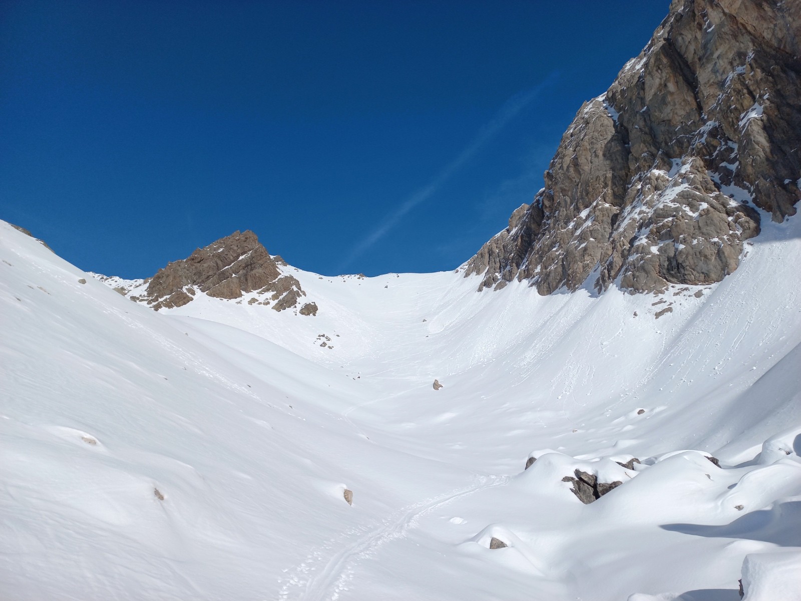 le col encore plus évident