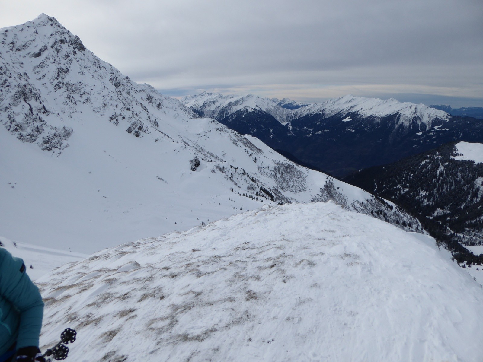 &nbsp;Vue sur la vallée de la Tarentaise et le massif de la Lauzière au fond