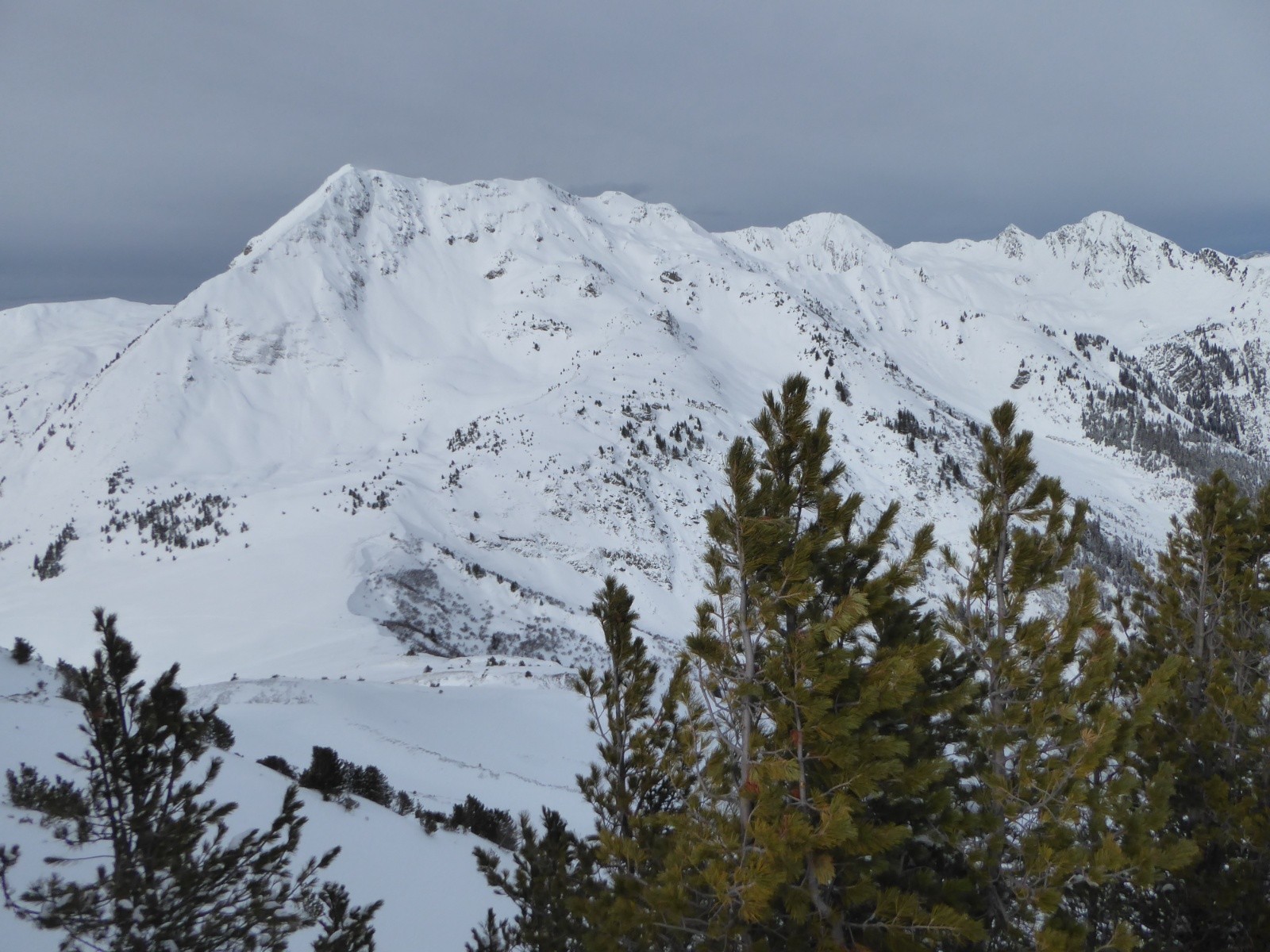 Pointe de la Grande Journée à Gauche et Mt Mirantin à droite&nbsp;