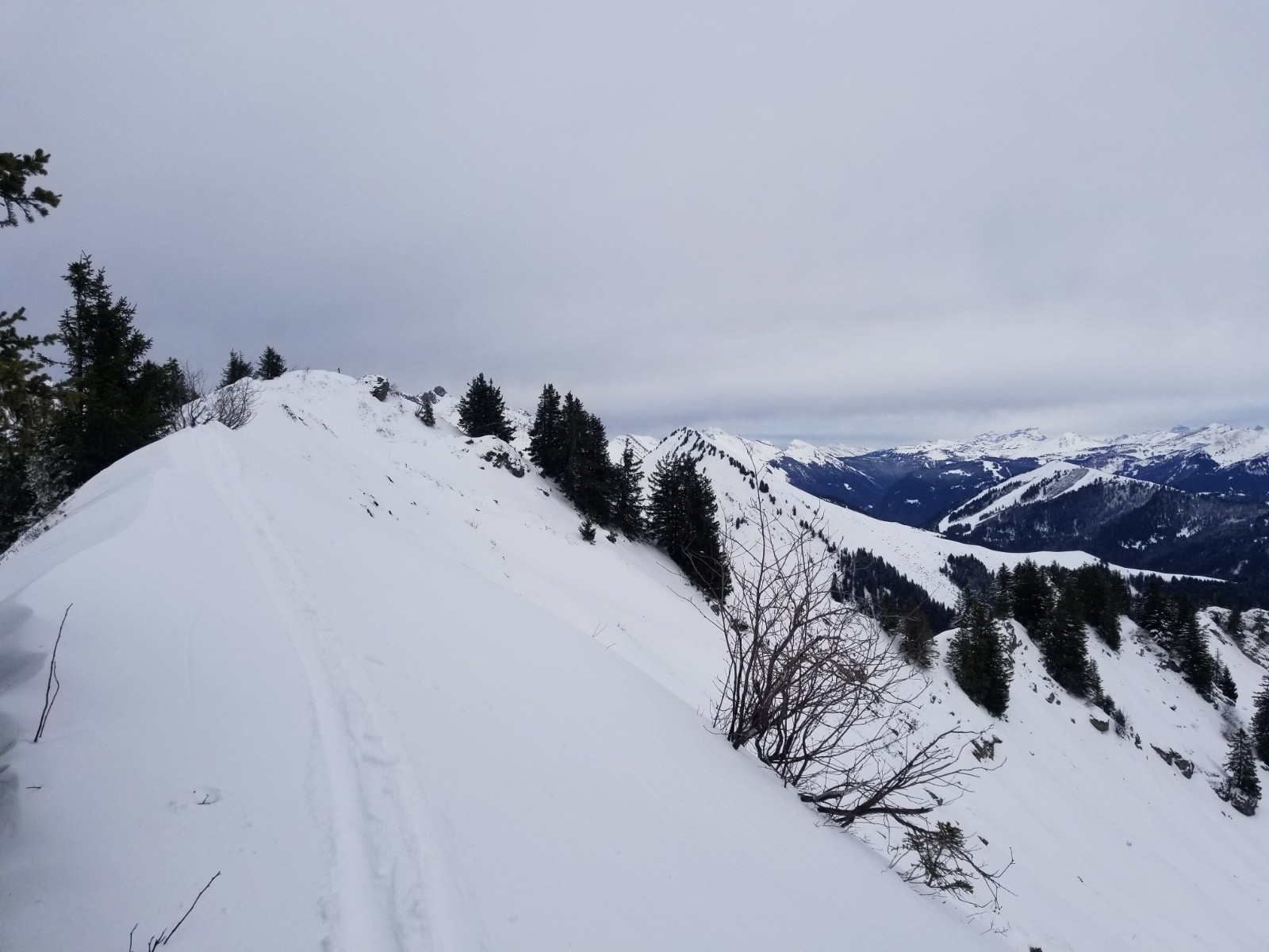 L'arête entre la Pointe de Véran et le bas du Haut Fleury