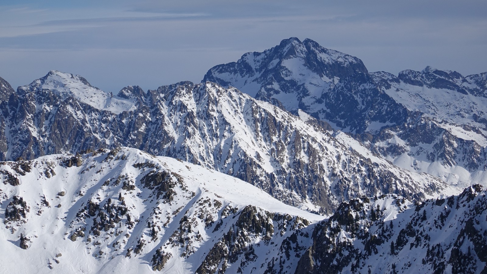 Panorama au téléobjectif sur la Cime du Gélas
