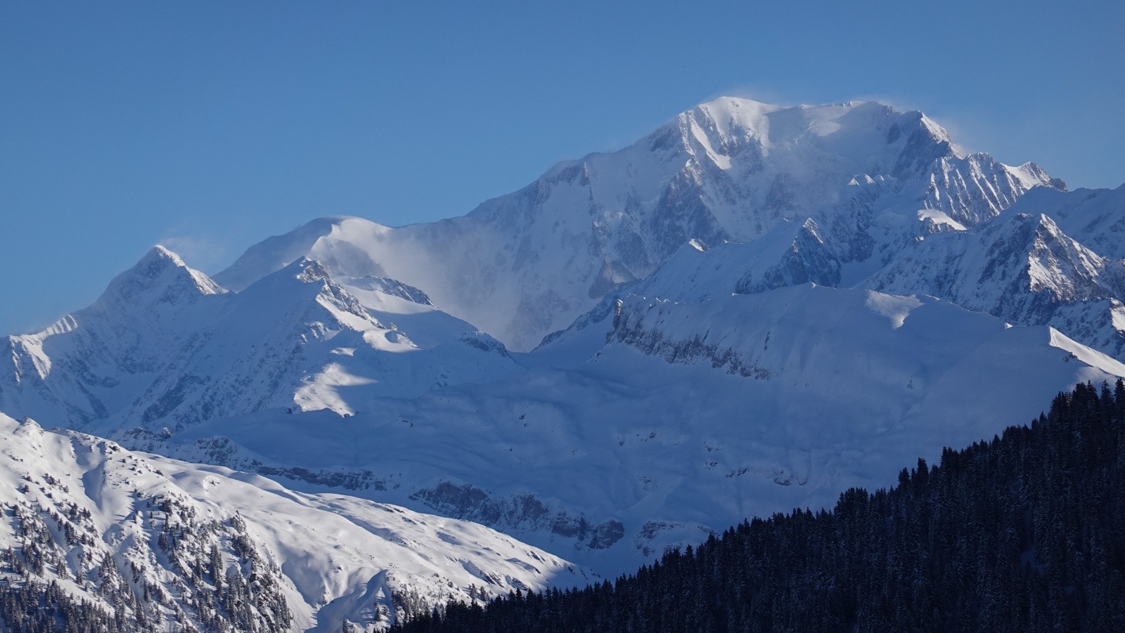 Le Mont-Blanc bien venté comme tous les sommets en ce vendredi