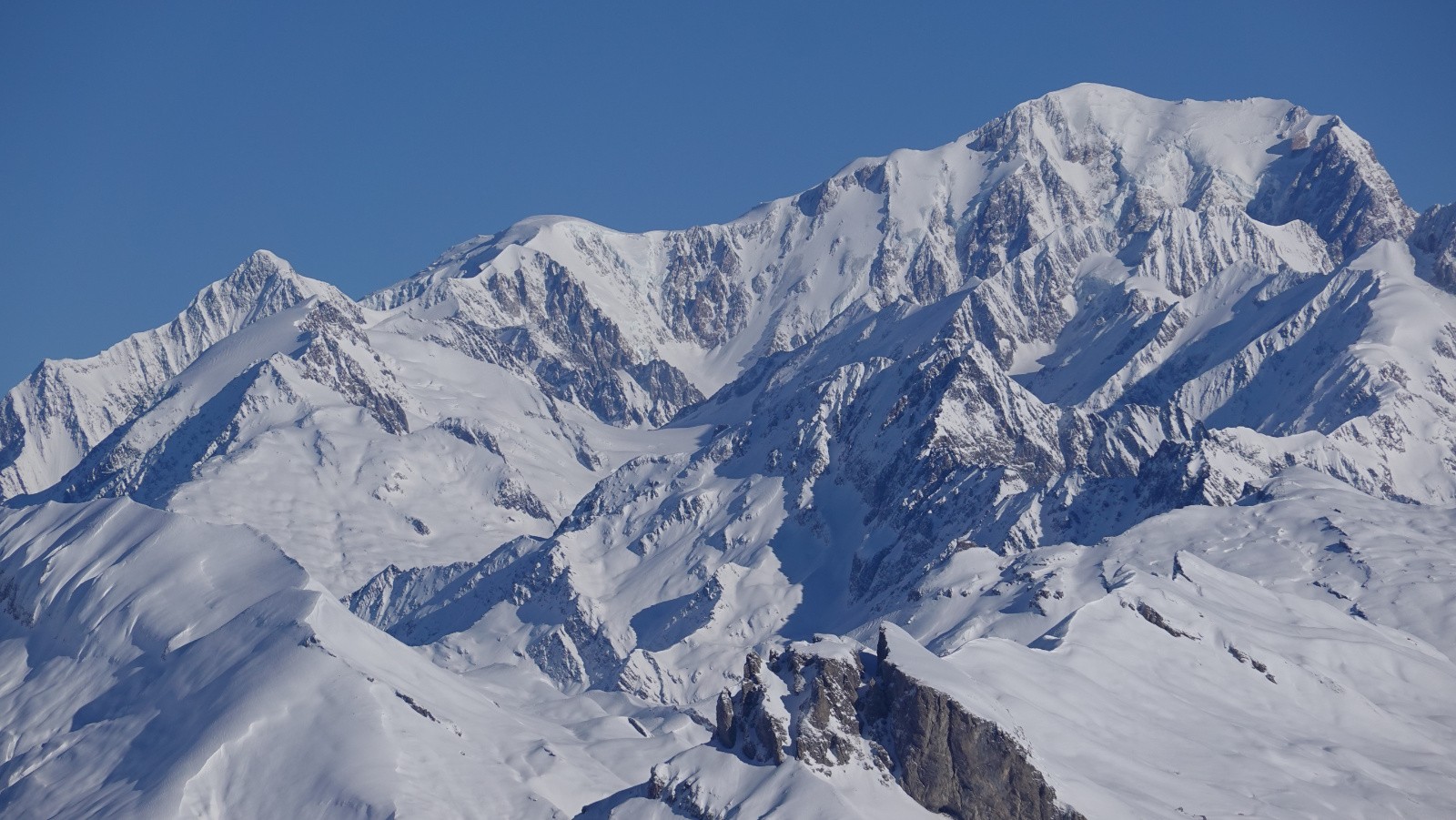 Le massif du Mont-Blanc pris au téléobjectif