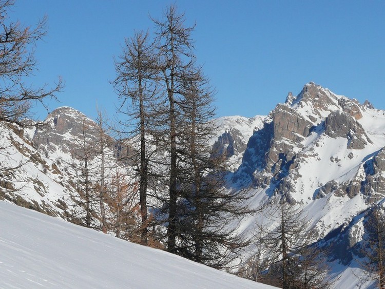 Pointe Charlet : Le beau caillou des Cerces nous fait de l'oeil...