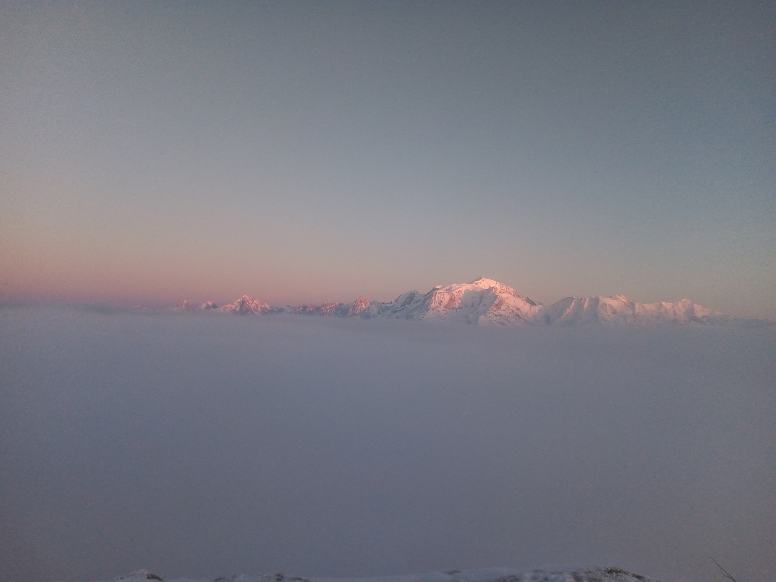  Coucher du soleil sur le massif du Mont Blanc 