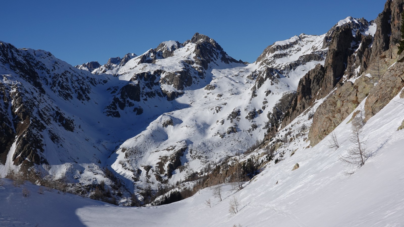 Panorama sur le Pas des Ladres, Cime Ouest de Fenestre et Col de Fenestre