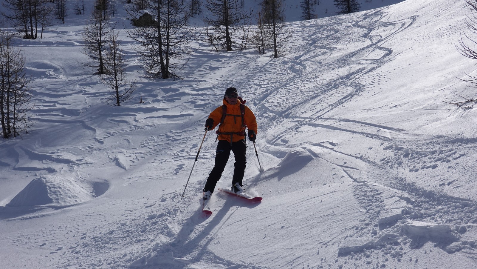 Jean-Marie dans un filon de poudreuse dense