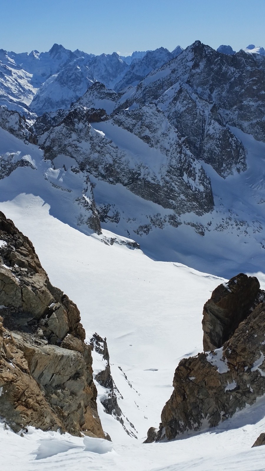 col de la Girose, au centre au fond le Sirac 