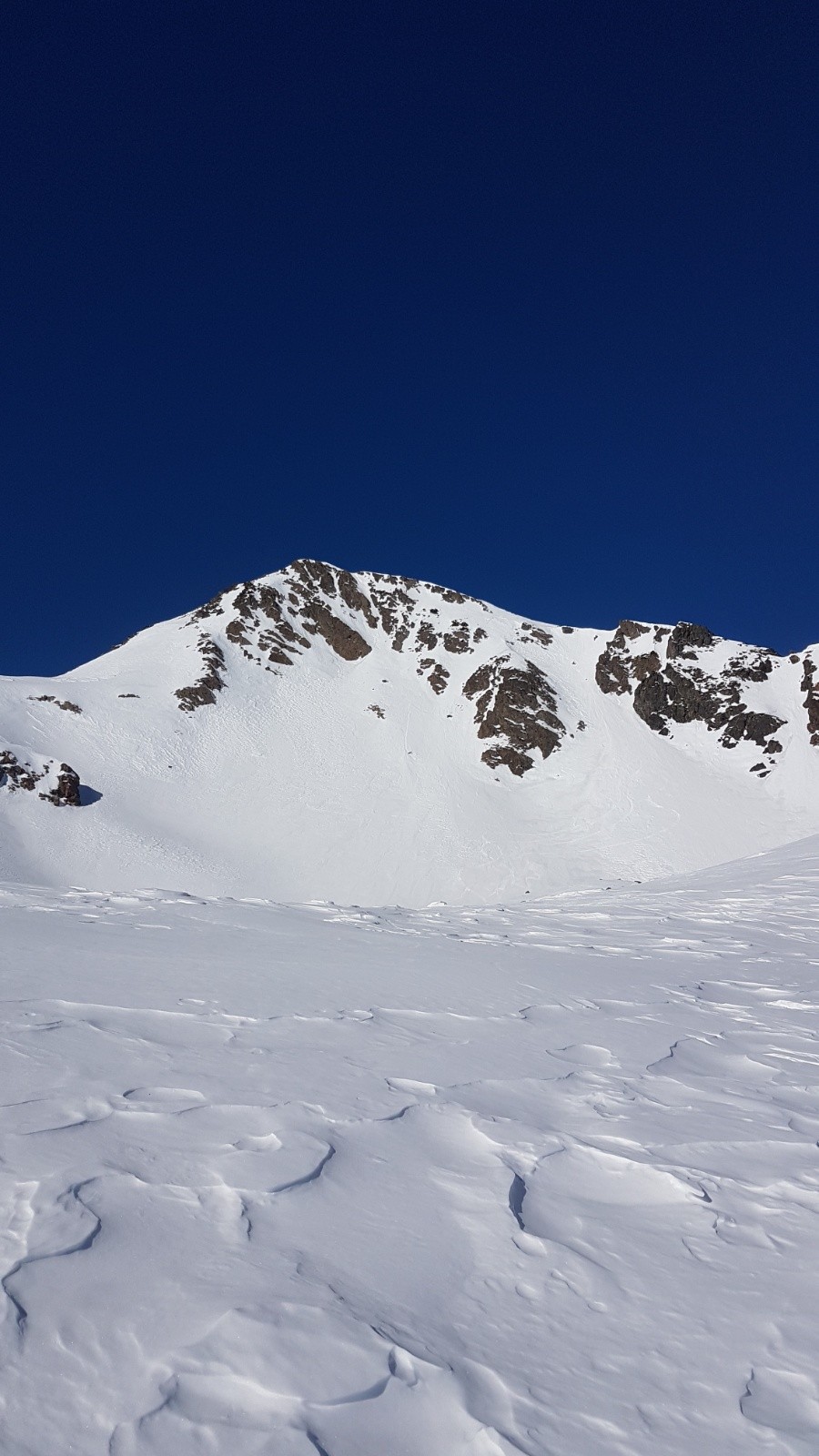 Descente du sommet du rocher blanc par le couloir de droite évident&nbsp;