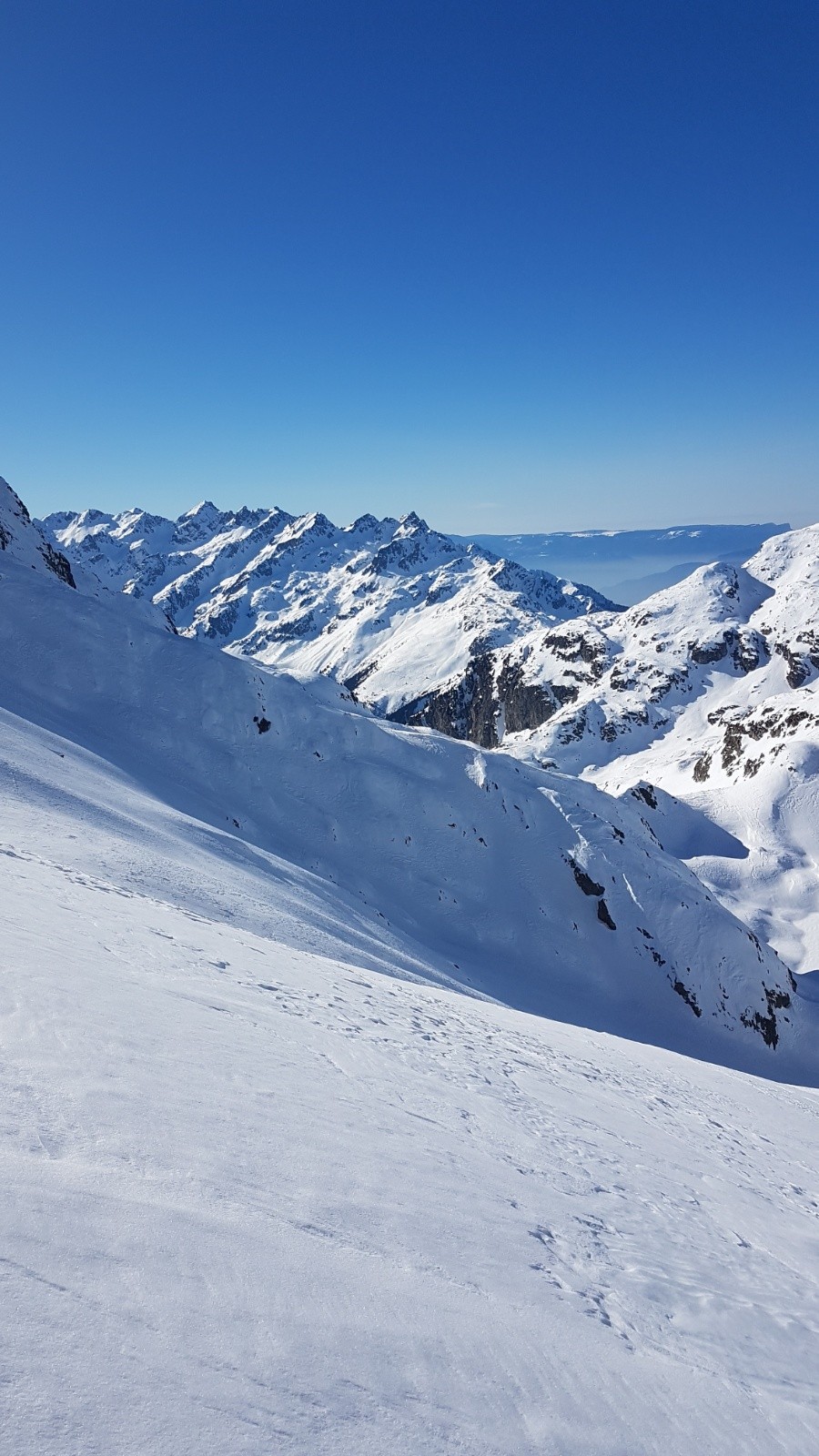 Descente du col de l'agnelin en poudre réchauffée.. neige inesperee 4*+&nbsp;