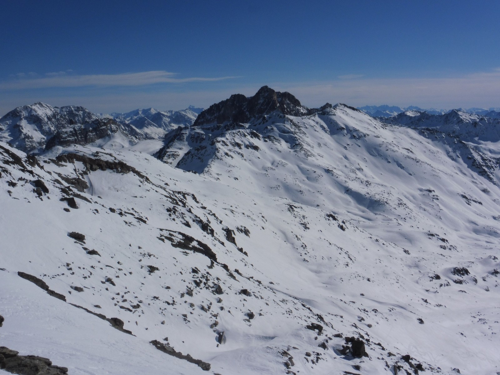 Vue sur le mont Thabor depuis le sommet de Roche Noire, avec le Viso en arrière-plan