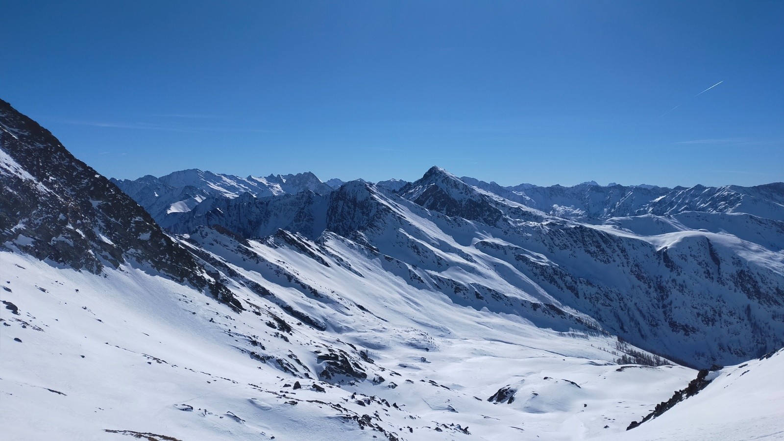 #10 Vue vers le sud du col de Valpréveyre, la Mait d Vue vers le sud du col de Valpréveyre, la Mait d'Amunt et la tête du Pelvas au centre