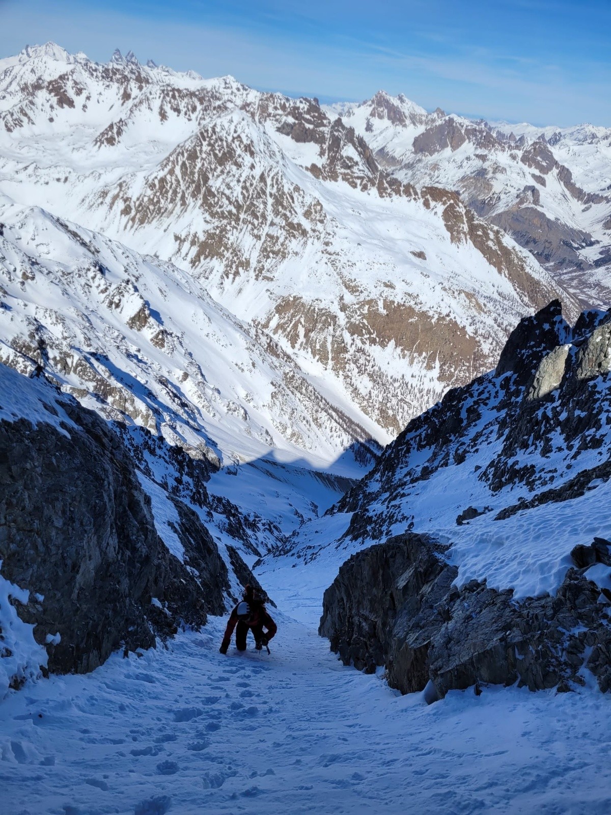  Etroiture de la sortie directe du couloir Davin : ça passe mais juste  !