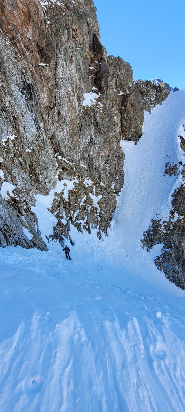&nbsp;Coiloir pour franchir la bare sous la Combe