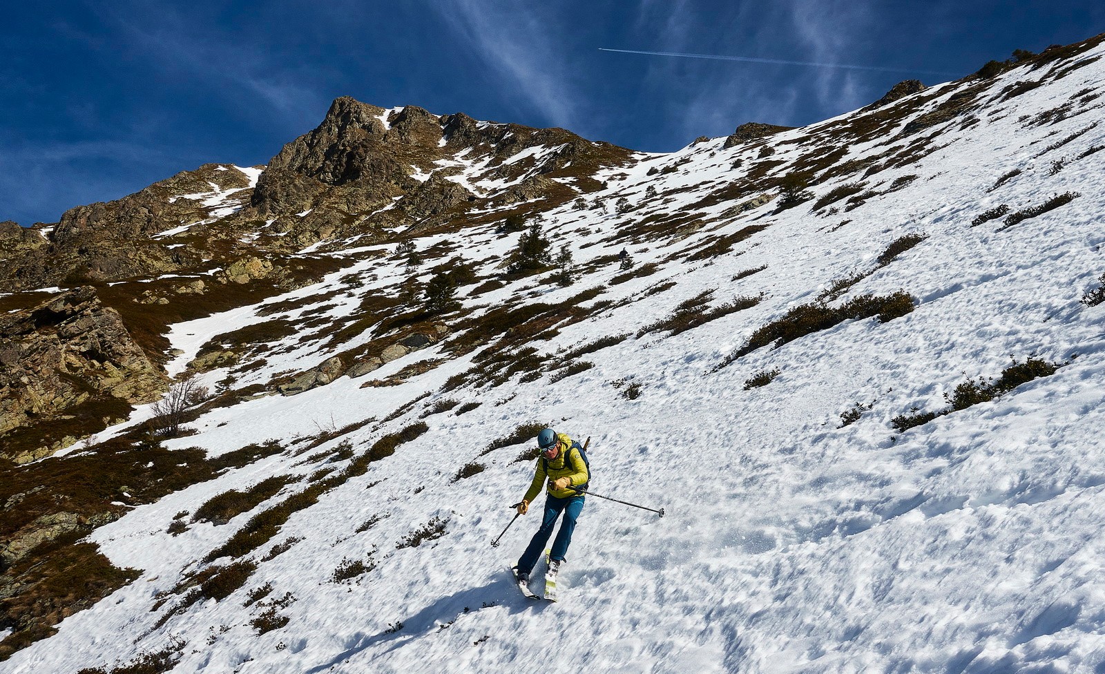 Plus bas, il faut se frayer un chemin...