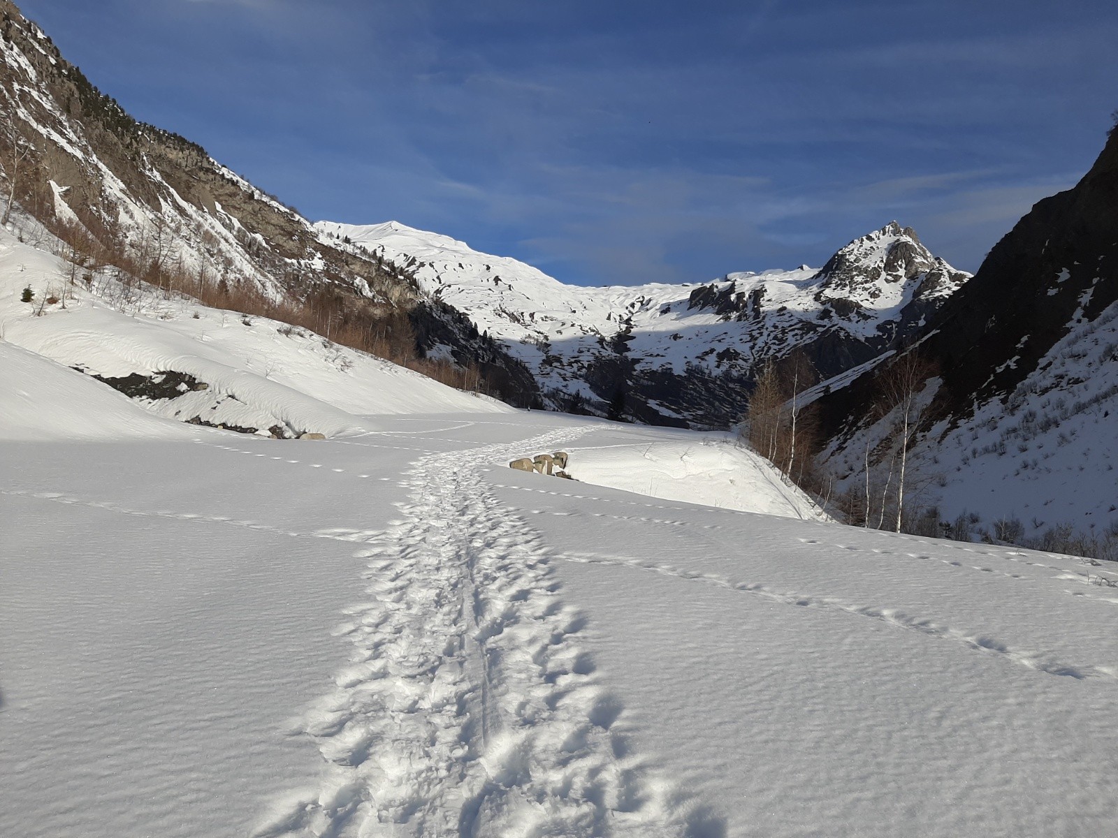 #2 Les Chapieux en bas à l Les Chapieux en bas à l'ombre et la montée au col