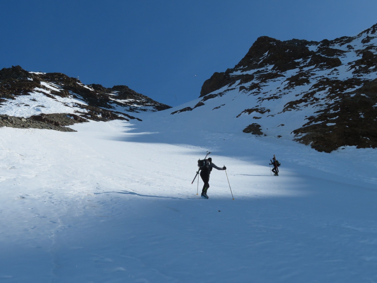 Langue terminale du glacier de Tête Rousse, sous le refuge éponyme.