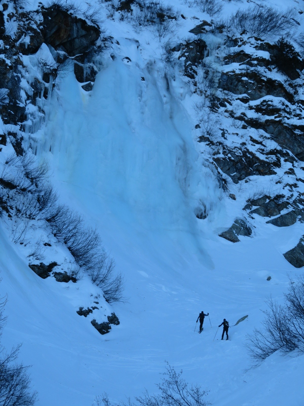 Sous les cascades de glace