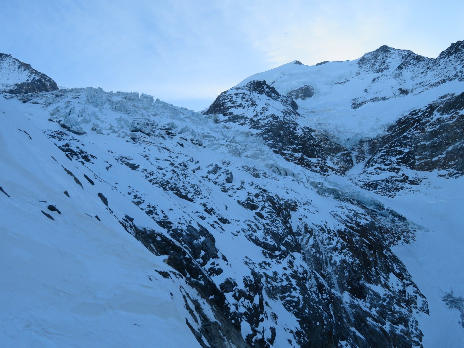 Le jour se lève sur ma banlieue, je n'ai pas froid et pourtant c'est l'hiver (air connu)...