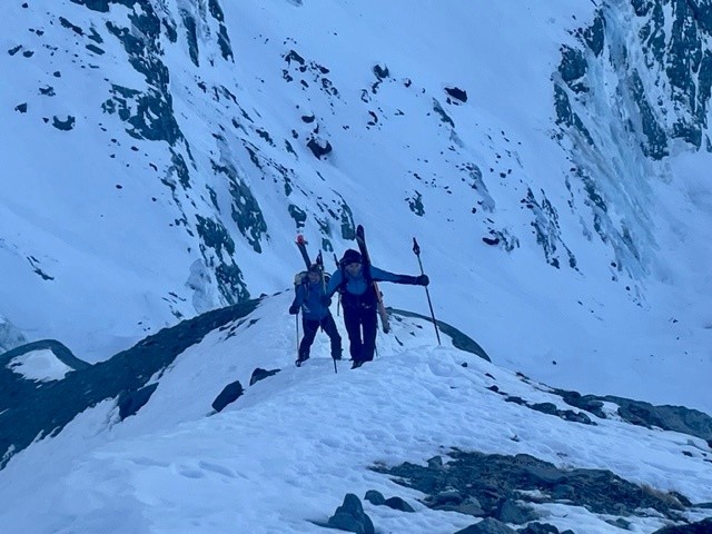 Section raide avant de se rétablir sur le désert (crampons pas obligatoires).&nbsp;