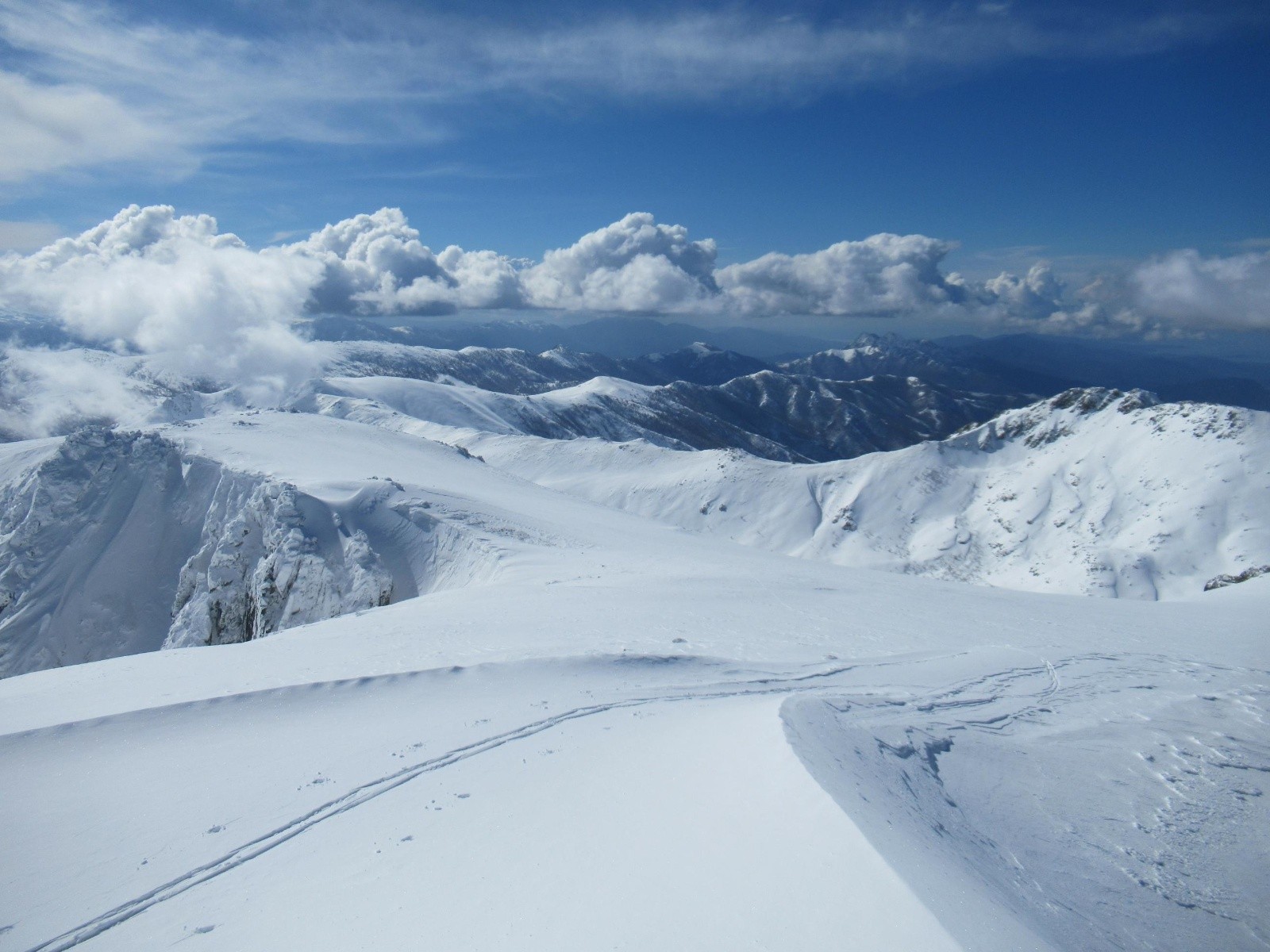 #4 Crête de scaldasole et la méditerrannée depuis le sommet du Monte Torto Crête de scaldasole et la méditerrannée depuis le sommet du Monte Torto