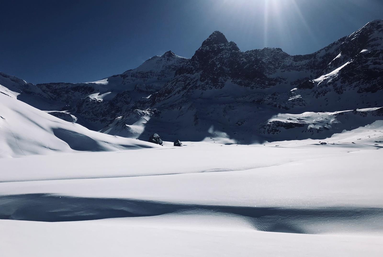  L’étang au pied des Evettes, sur fond d’Albaron