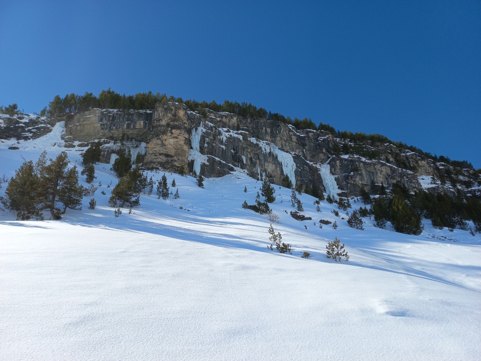 De belles cascades de glace juste avant le vallon de Lasseron 