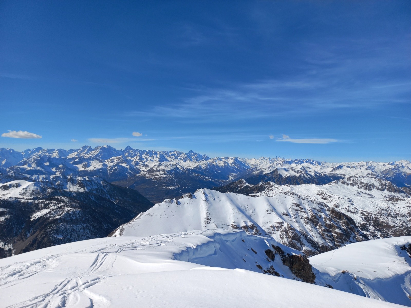 Vue sur la vallée de serre chevalier (et les sommets aux alentours) 