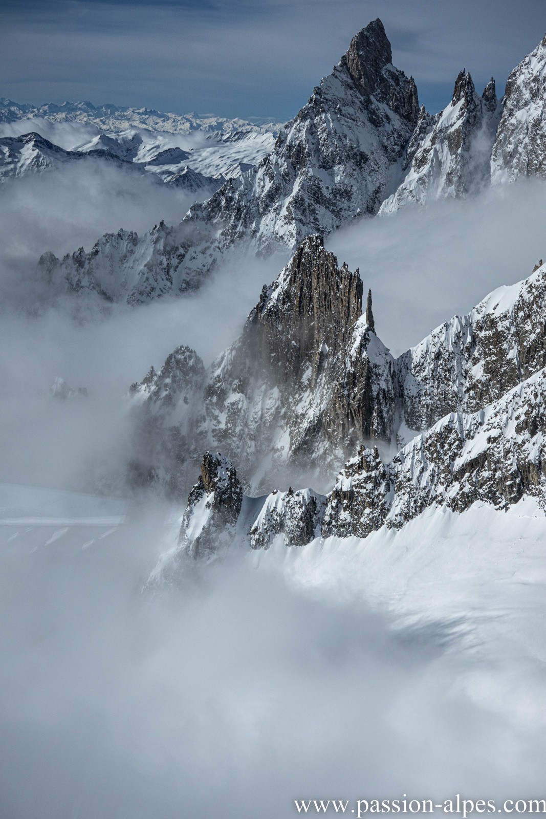 #5 Aiguilles de la Brenva, Père Éternel et Noire de Peuteurey Aiguilles de la Brenva, Père Éternel et Noire de Peuteurey