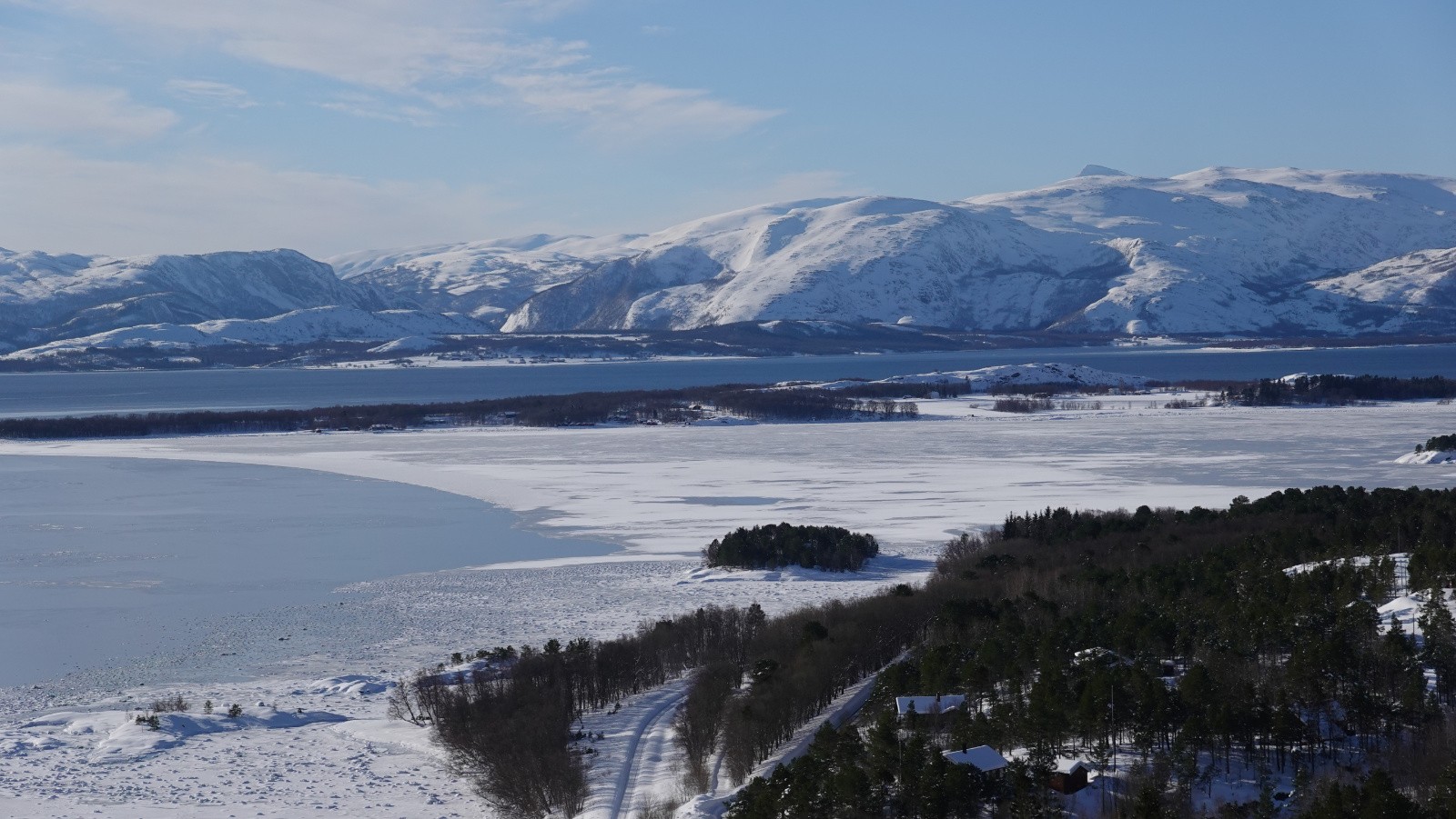 Panorama sur leValnesfjorden et le Skjerstadfjorden