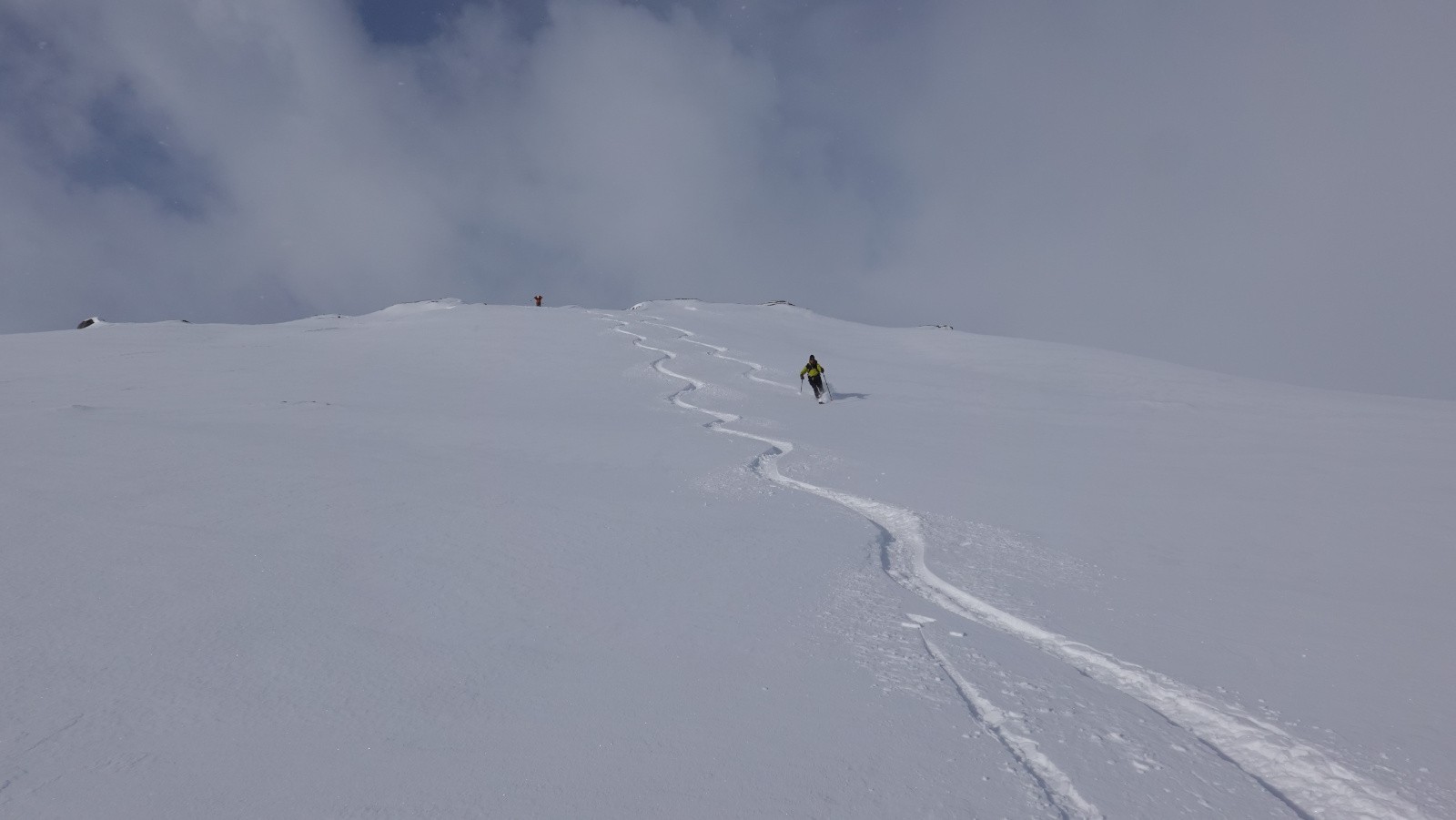 Poudreuse excellente dès le sommet