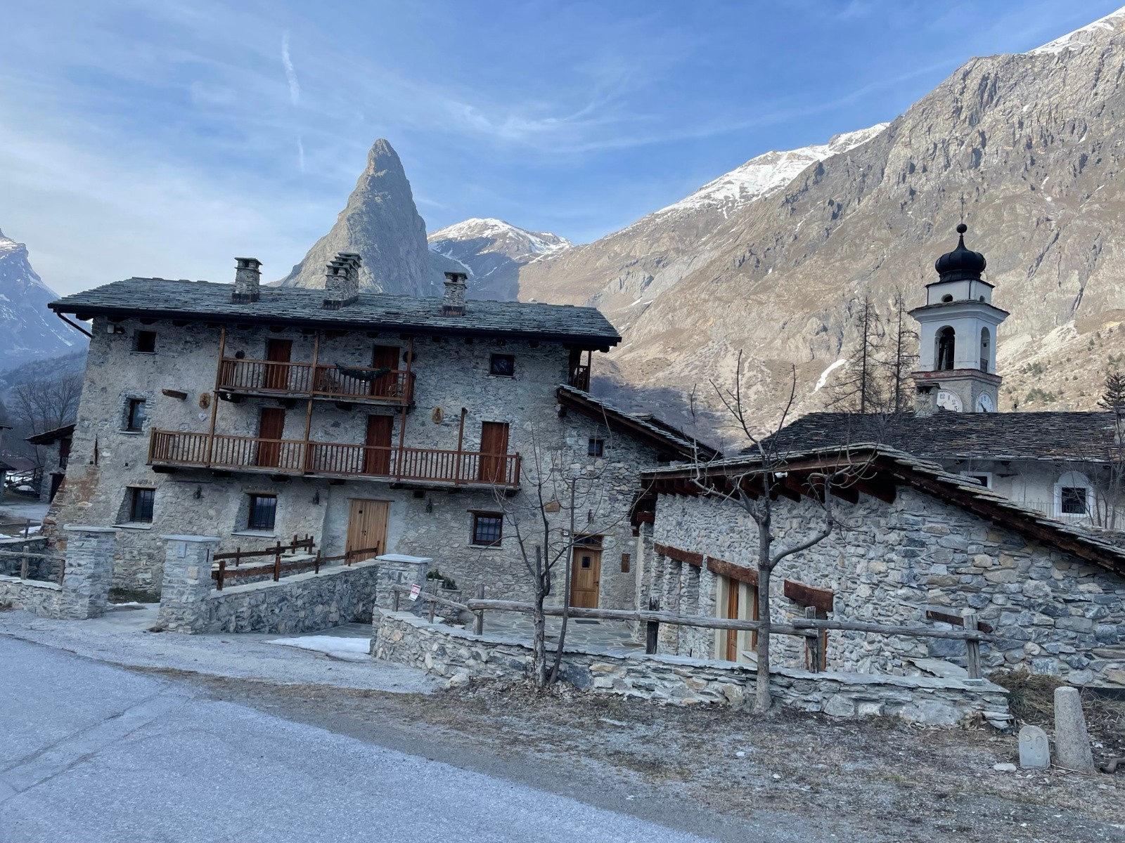 #9 village désert de Chiappera, apparemment il y un restaurant assez connu village désert de Chiappera, apparemment il y un restaurant assez connu