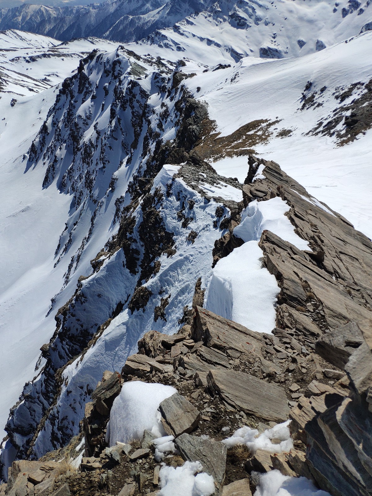J6  sommet Pic de Foréant, vue vers l'Italie, m'en demandez pas plus (photo Patrick) 
