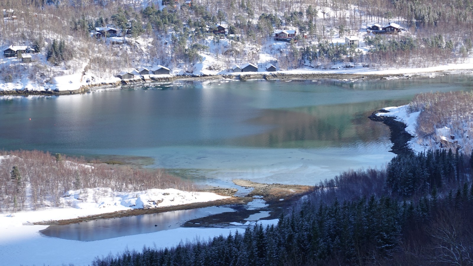 Les eaux turquoise du fjord