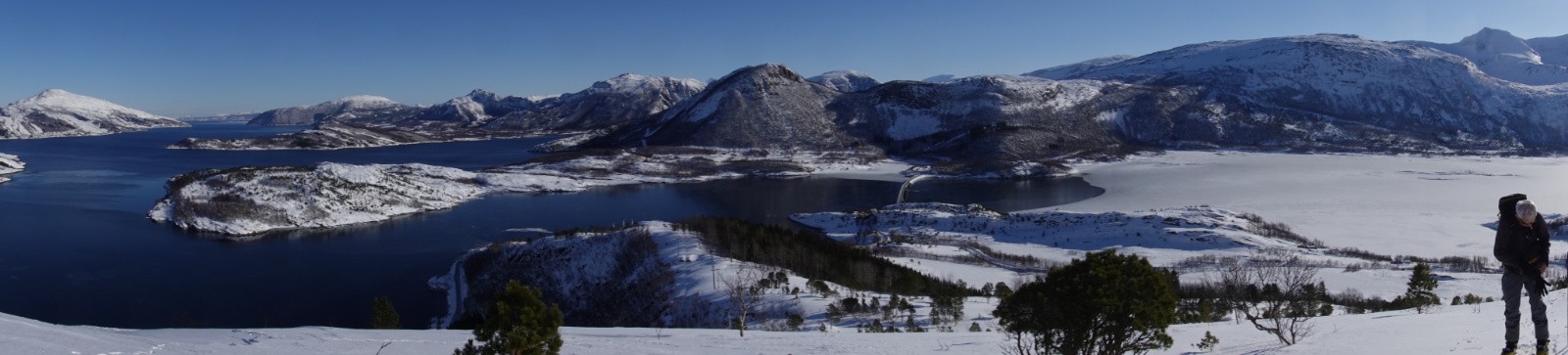 Panorama en cours d'ascension sur le Morsdalsfjorden