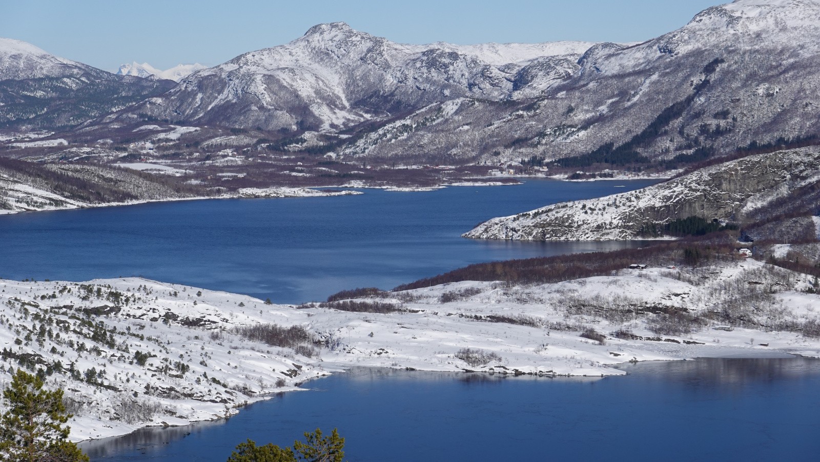 Morsdalsfjorden et Holmsundfjorden