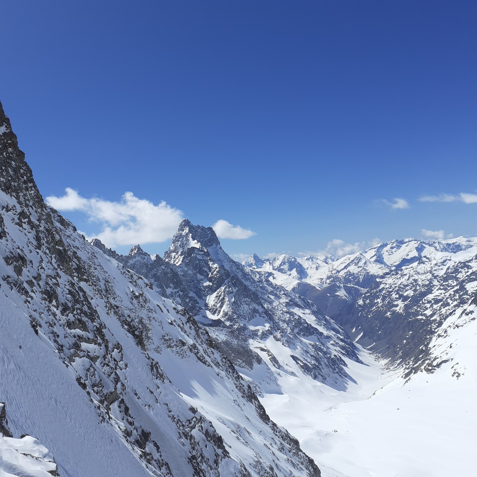 Aiguille du Plat de la Selle vue du col