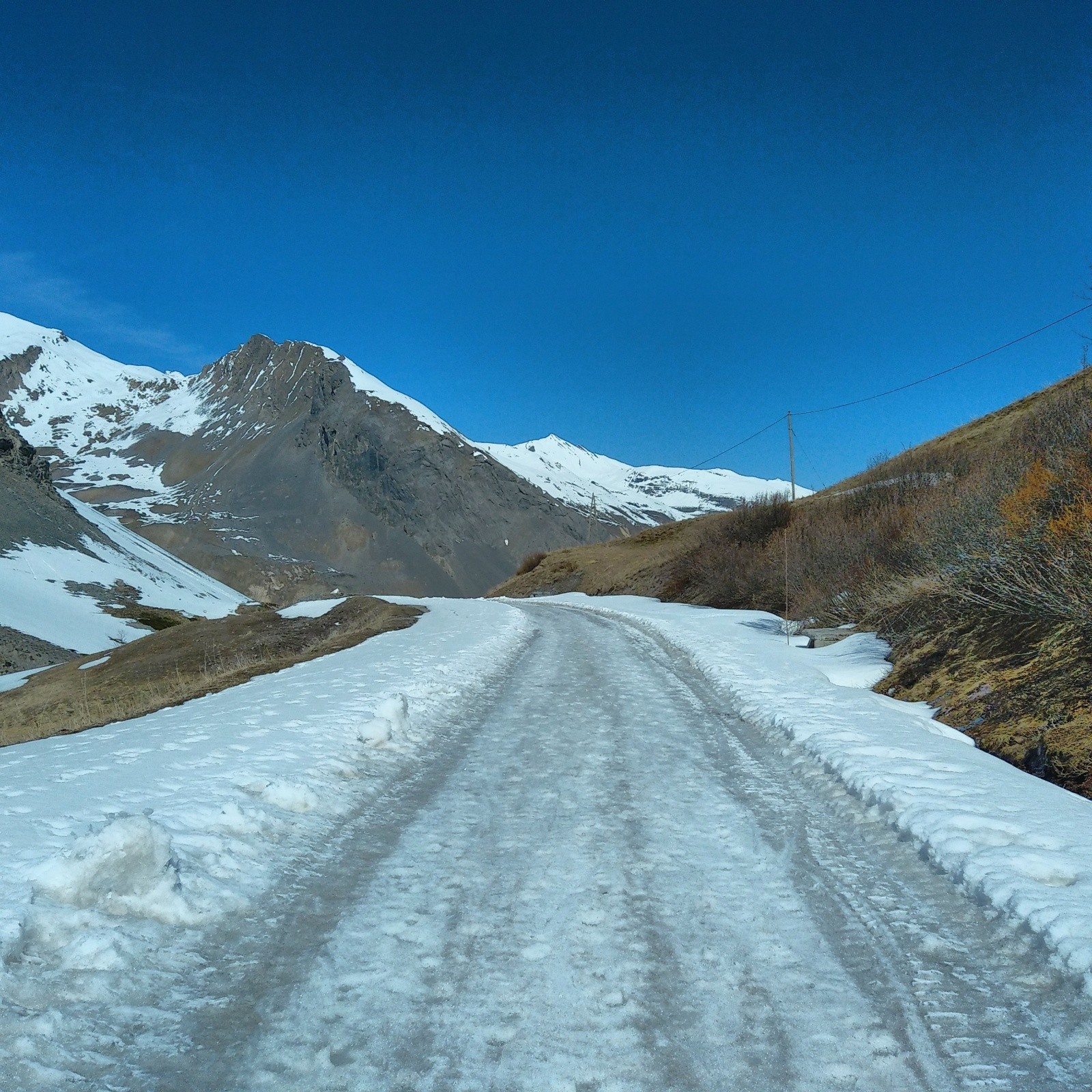 &nbsp;Encore un peu de neige sur la route&nbsp;