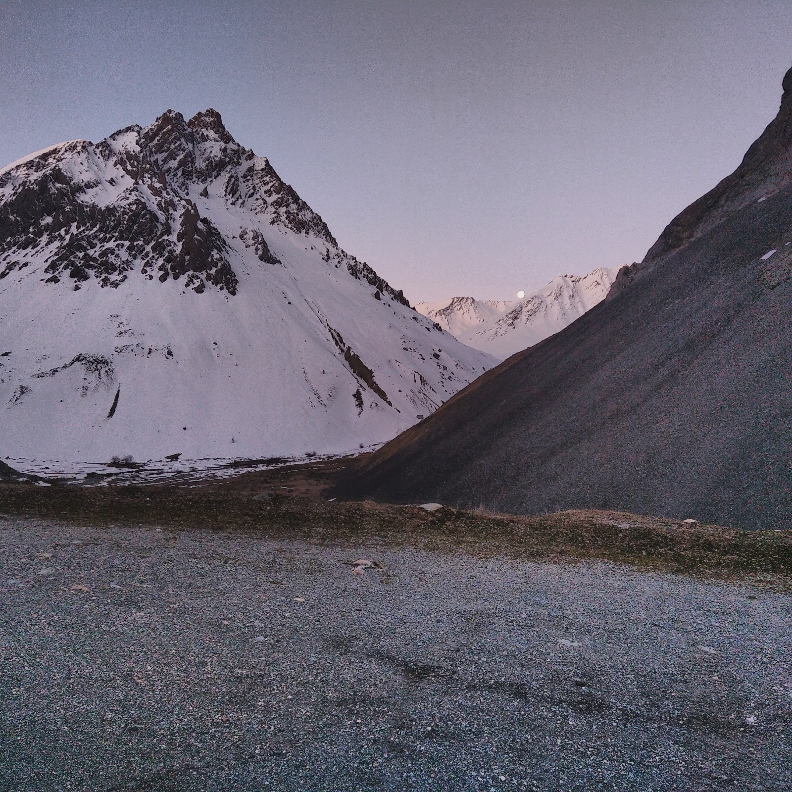 &nbsp;Roche Olvera a gauche... vallée de Mortavieille&nbsp;